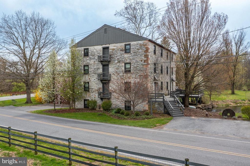 Photo of 475 Snavely Mill Road, LITITZ, PA 17543 (MLS # PALA2083756)