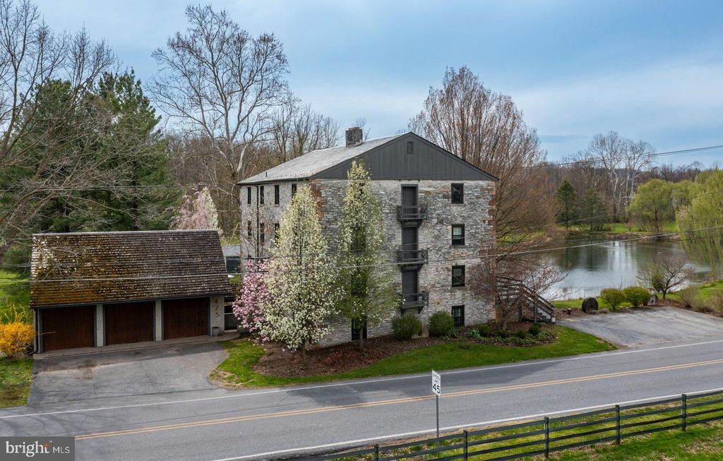 Photo of 475 Snavely Mill Road, LITITZ, PA 17543 (MLS # PALA2083756)