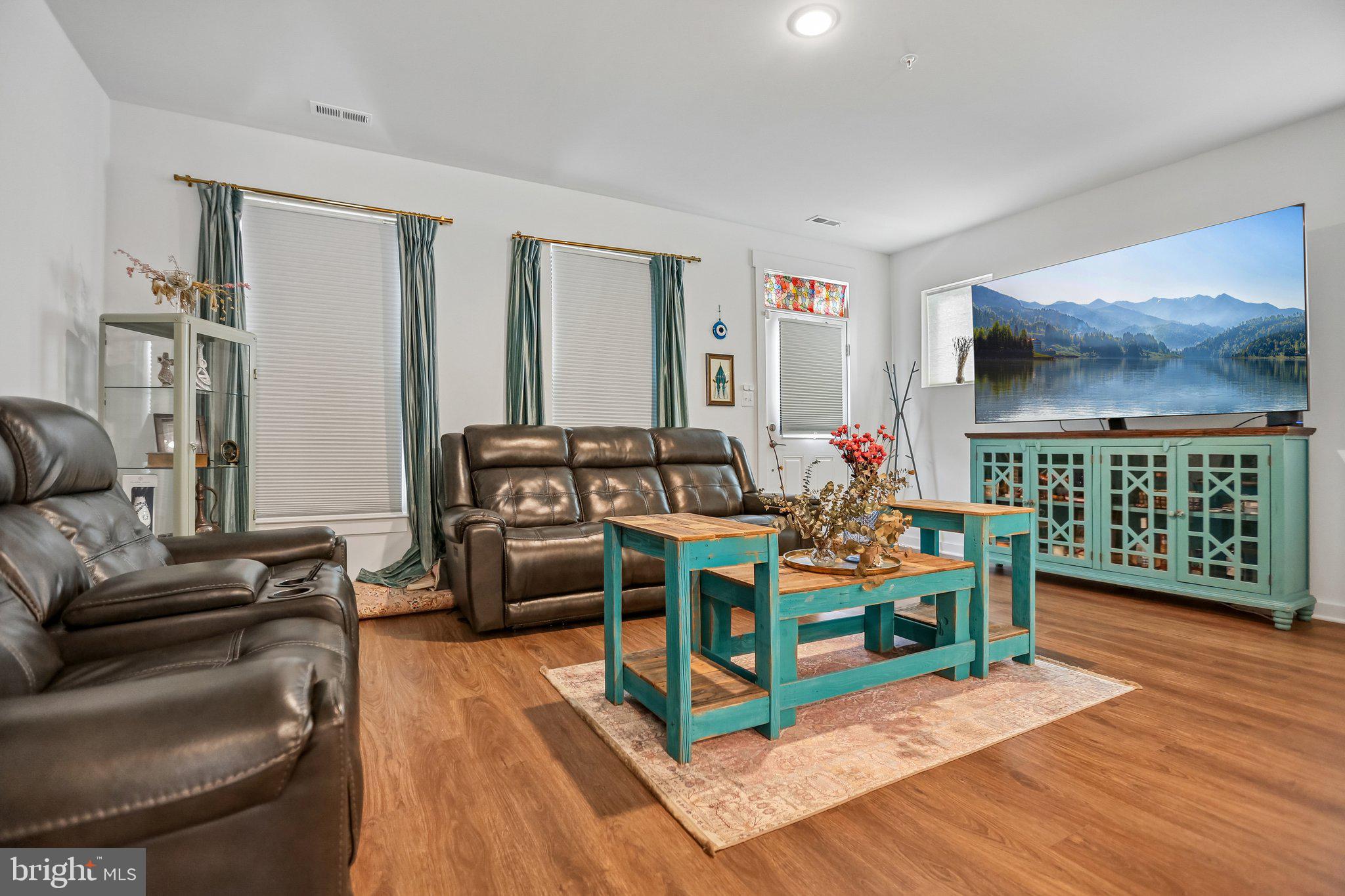 382 WAVERLEY DRIVE