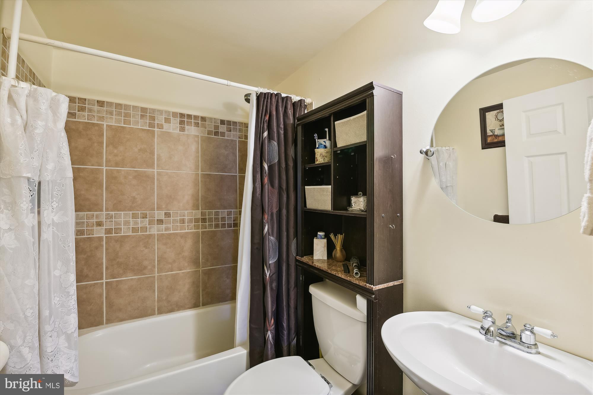 ARUNDEL GARDENS - Residential