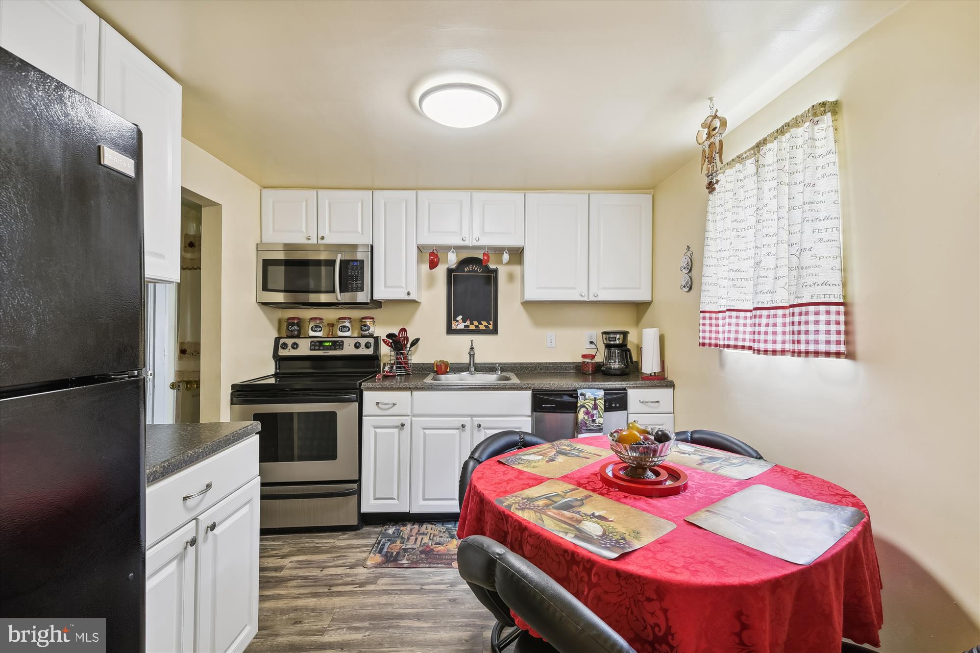 ARUNDEL GARDENS - Residential