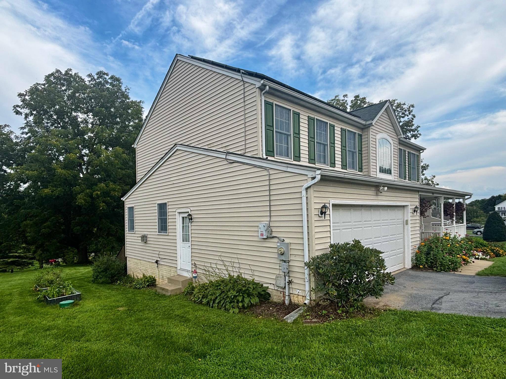 105 DEERWOODS PLACE