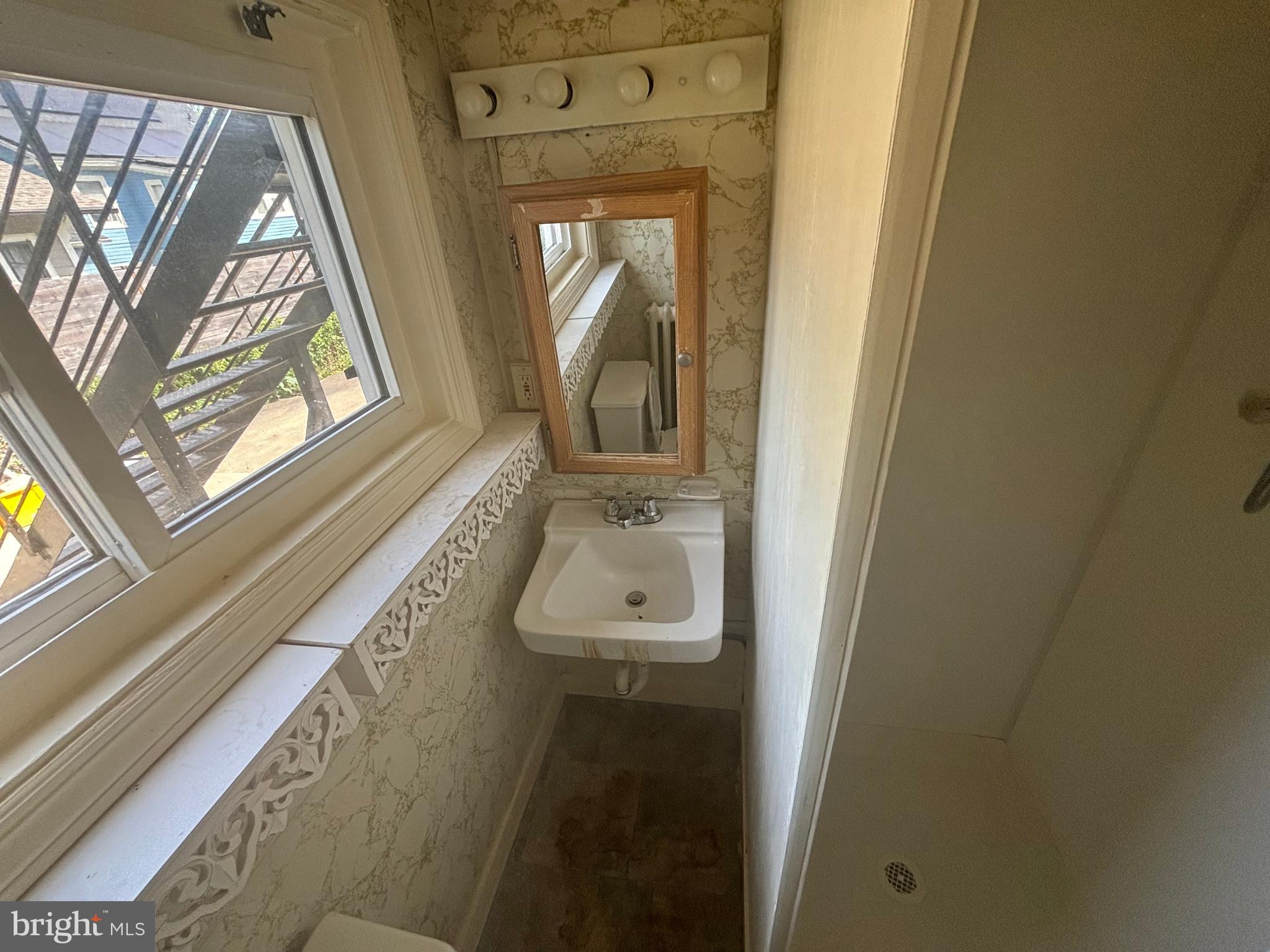 TAKOMA PARK - Commercial Sale