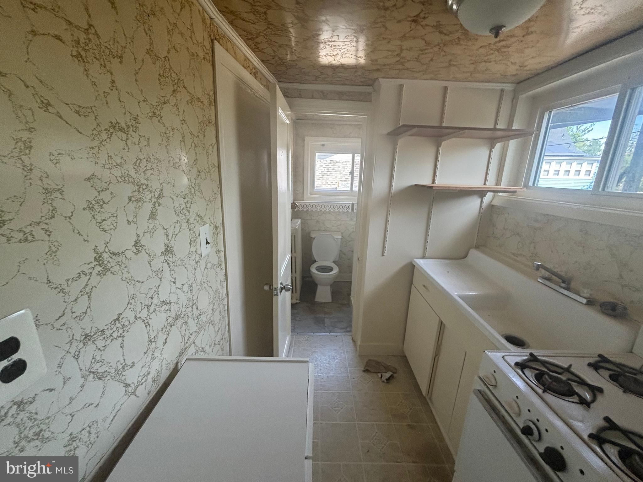 TAKOMA PARK - Commercial Sale