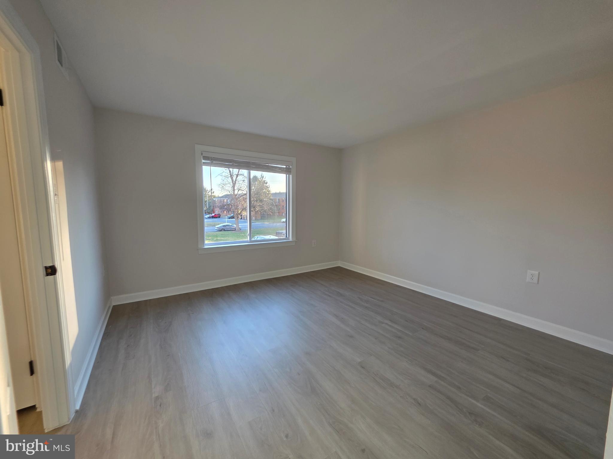 COUNTRY CLUB GREEN - Residential