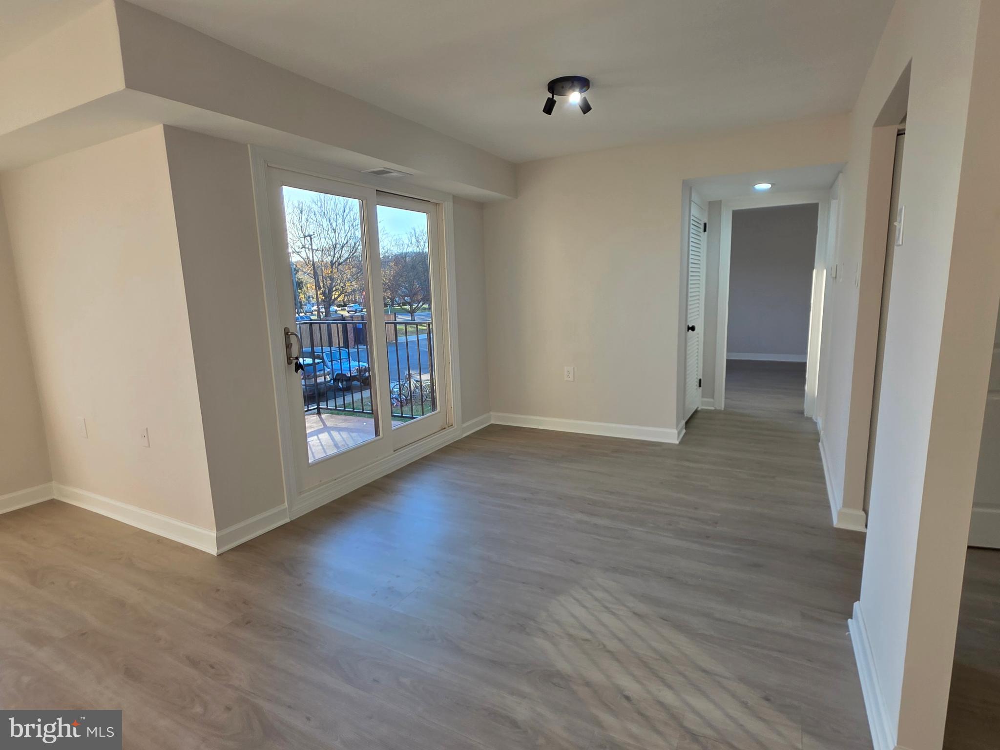 COUNTRY CLUB GREEN - Residential