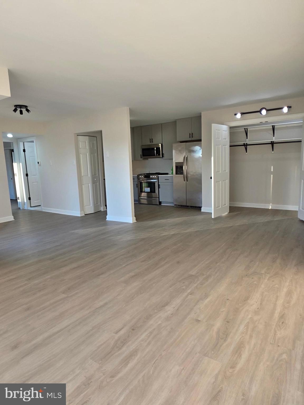 COUNTRY CLUB GREEN - Residential