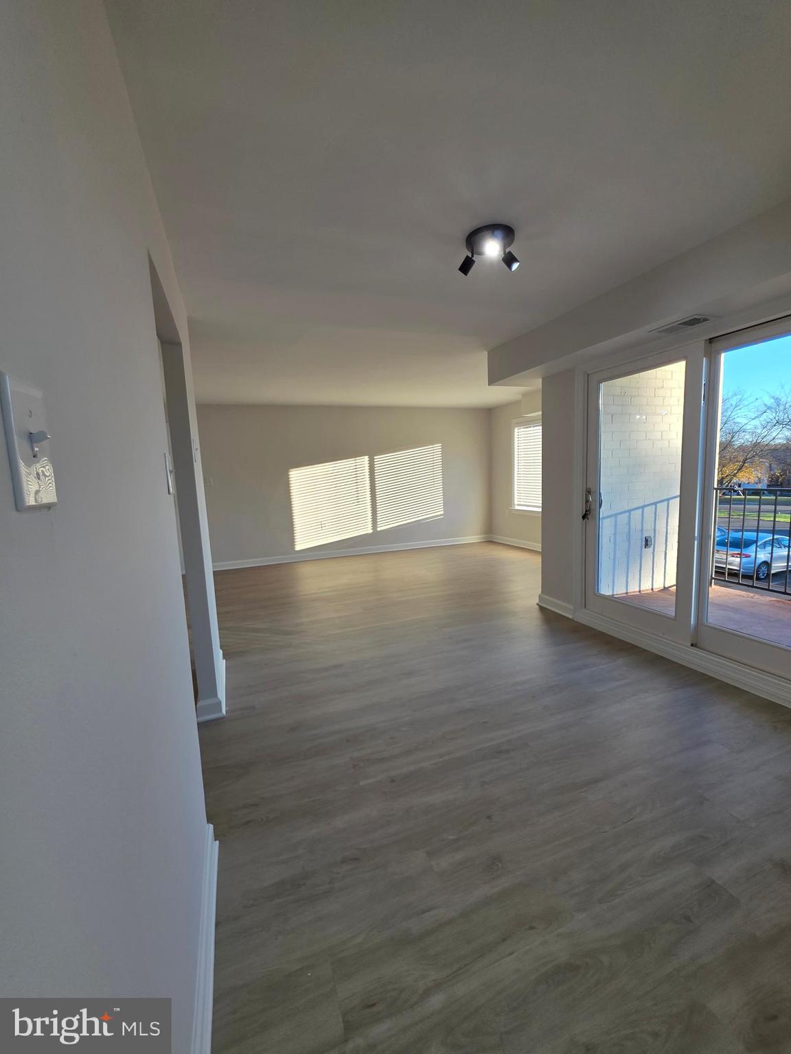 COUNTRY CLUB GREEN - Residential