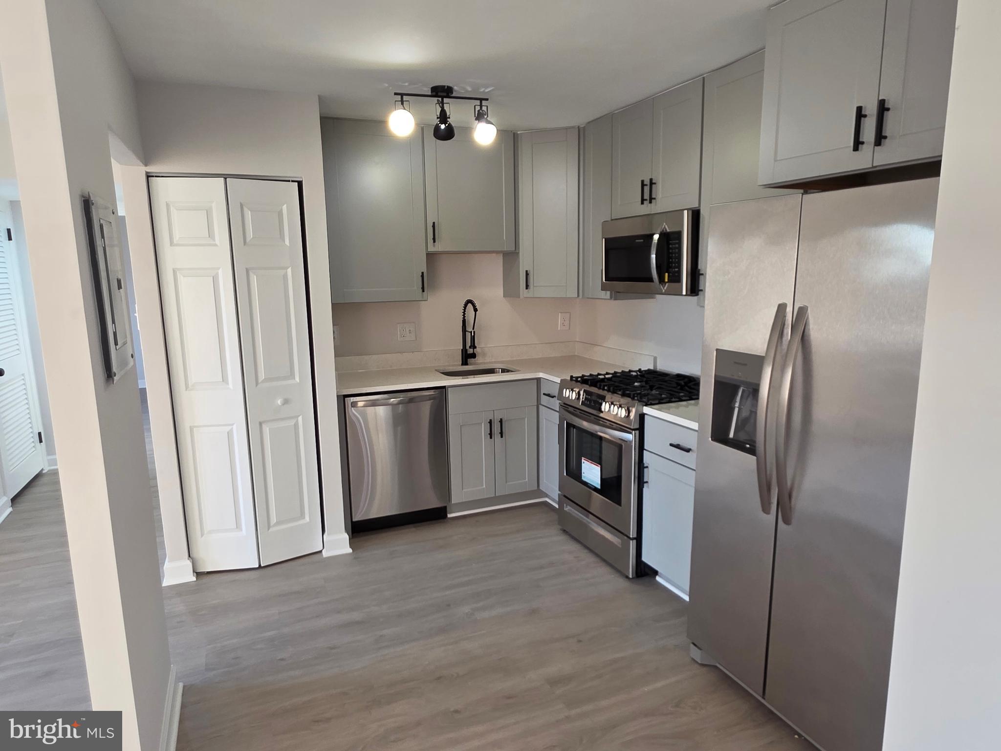 COUNTRY CLUB GREEN - Residential