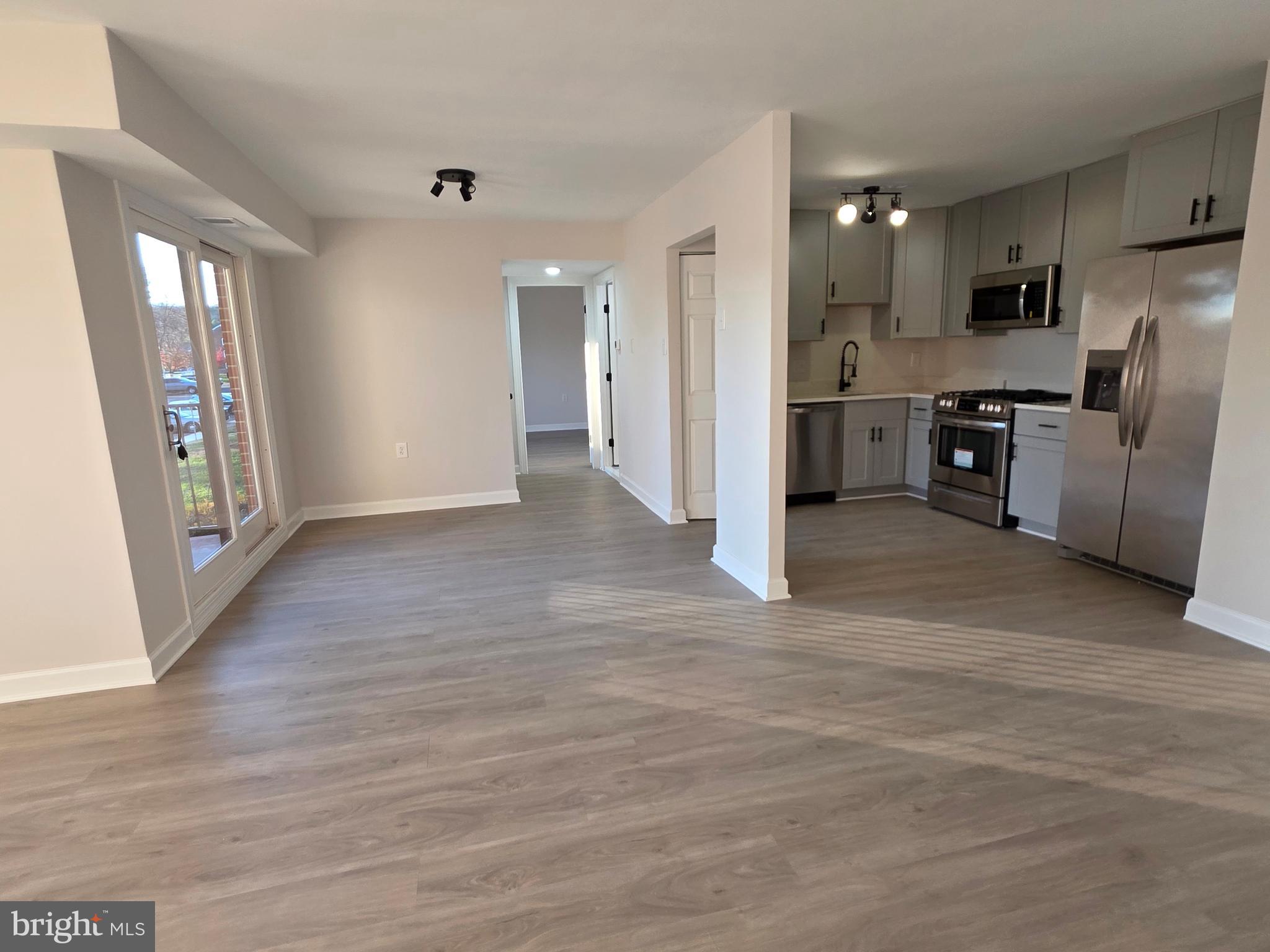 COUNTRY CLUB GREEN - Residential