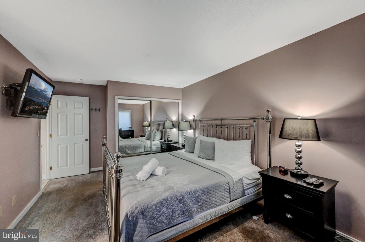 LAUREL WOODS - Residential