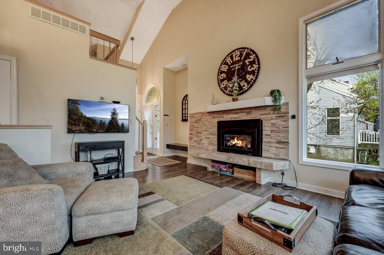 LAUREL WOODS - Residential