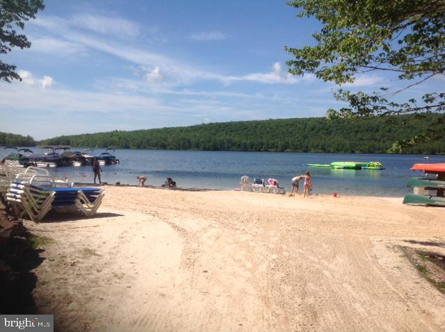 LAUREL WOODS - Residential