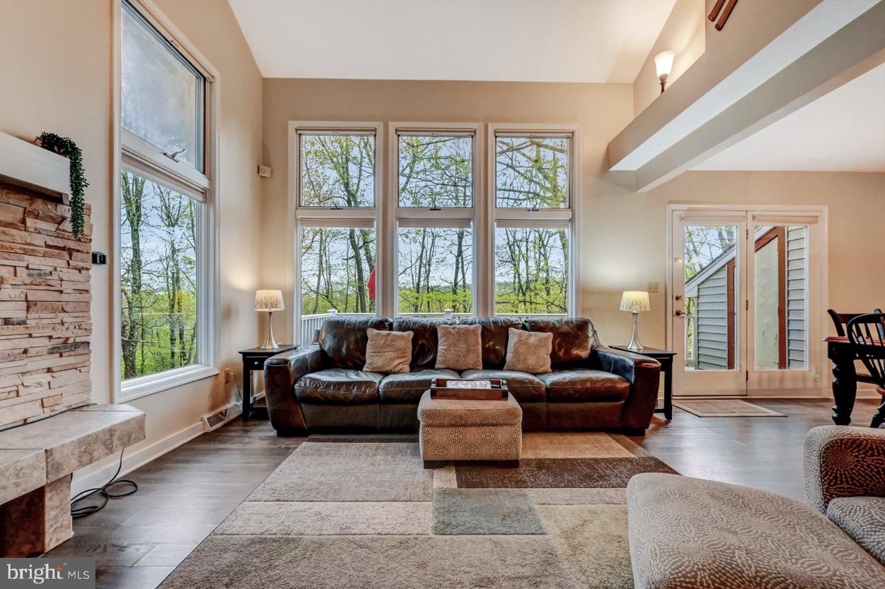 LAUREL WOODS - Residential