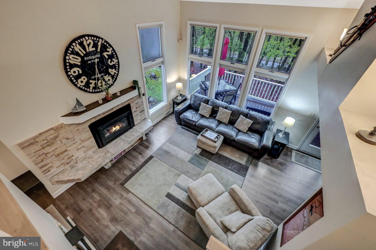 LAUREL WOODS - Residential