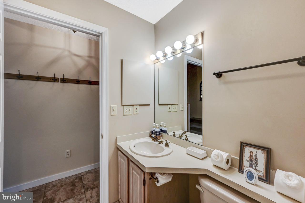 LAUREL WOODS - Residential