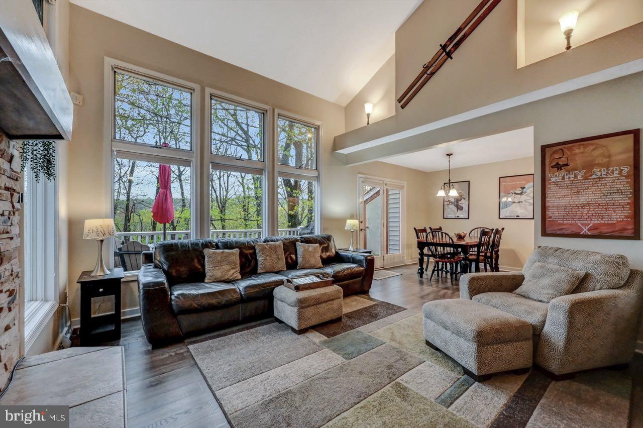 LAUREL WOODS - Residential