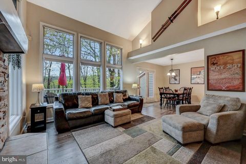 Townhouse For Sale - 52 Laurelwoods Drive<br/> LAKE HARMONY, PA 18624