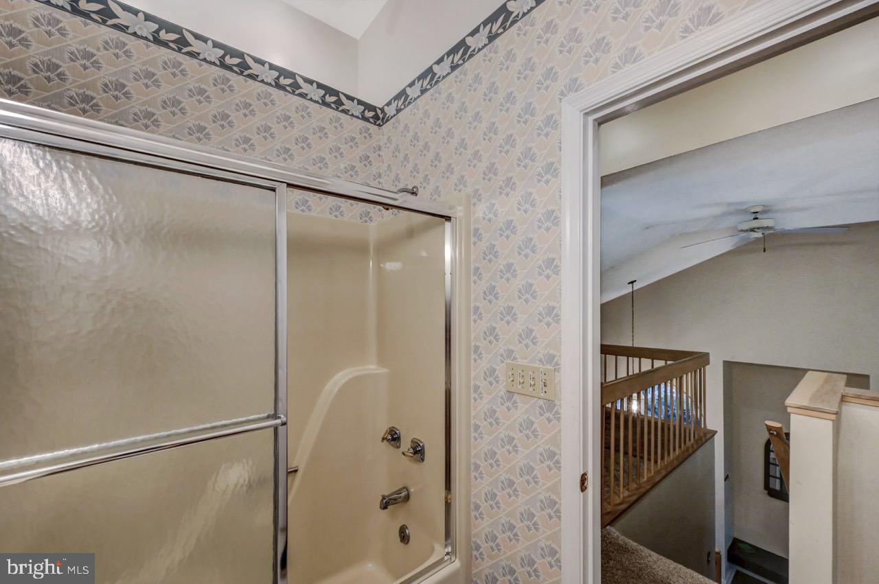 LAUREL WOODS - Residential