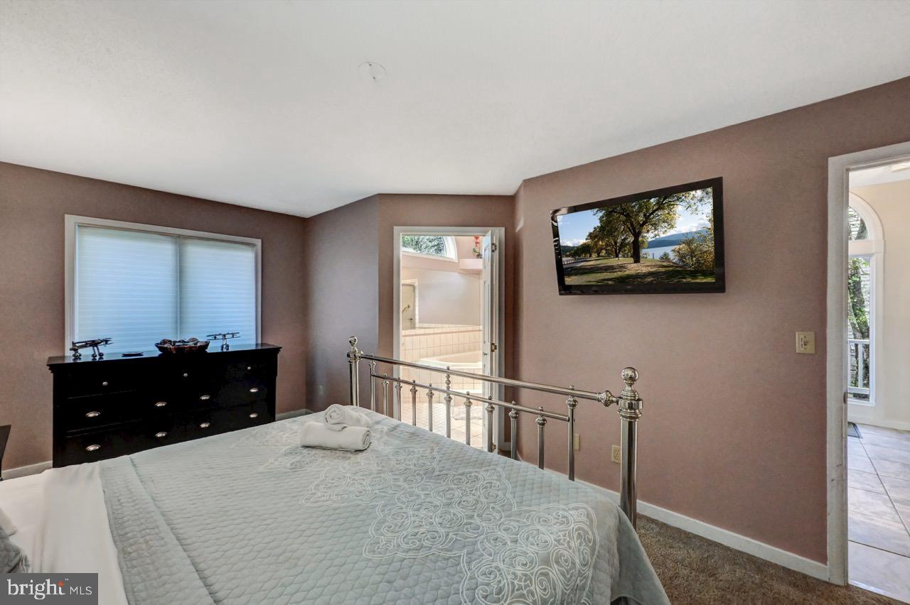 LAUREL WOODS - Residential