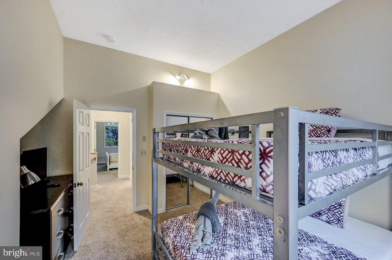 LAUREL WOODS - Residential