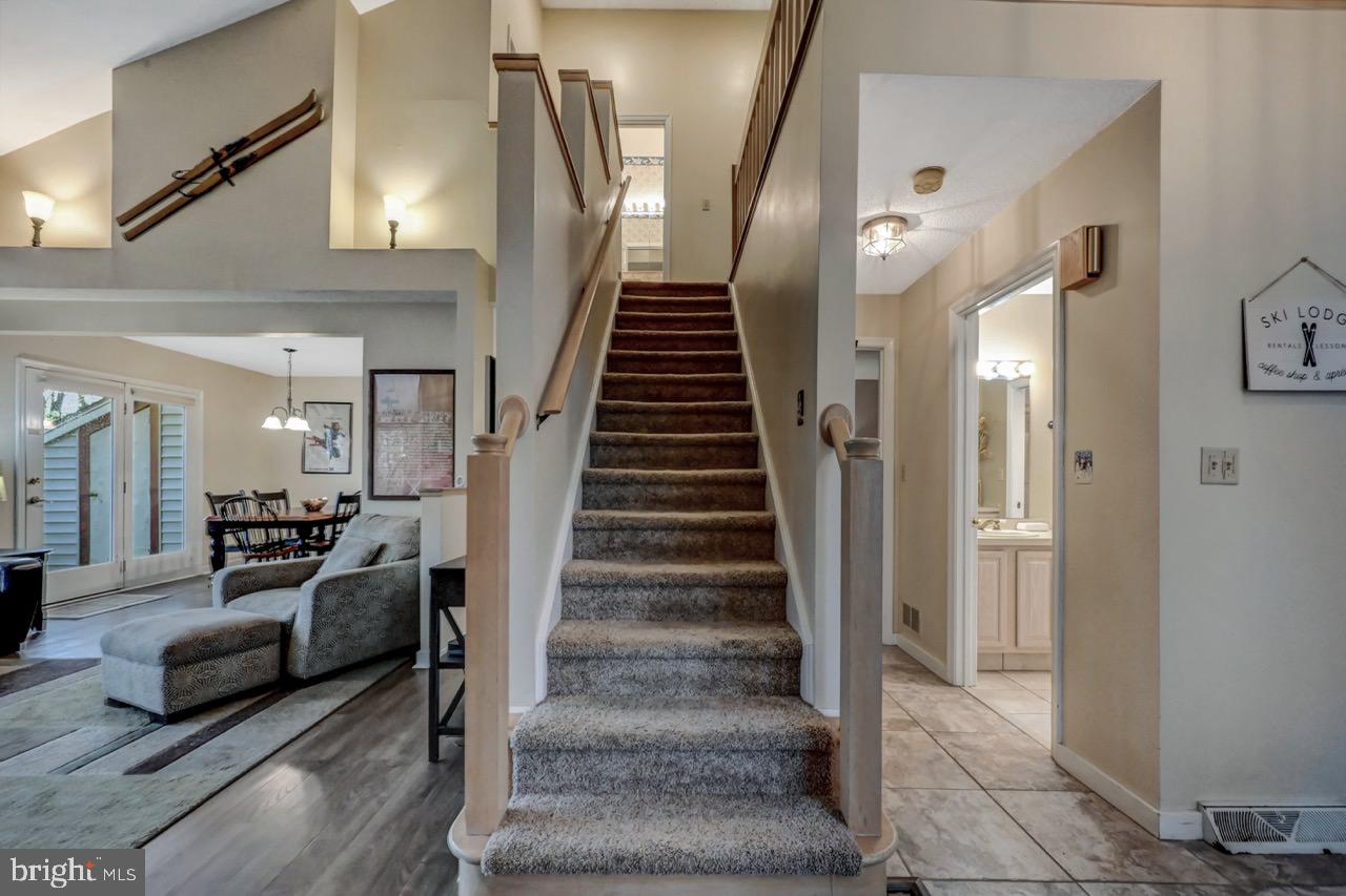 LAUREL WOODS - Residential