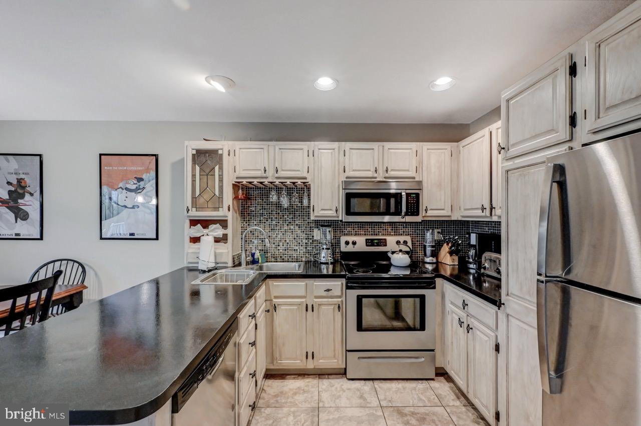 LAUREL WOODS - Residential