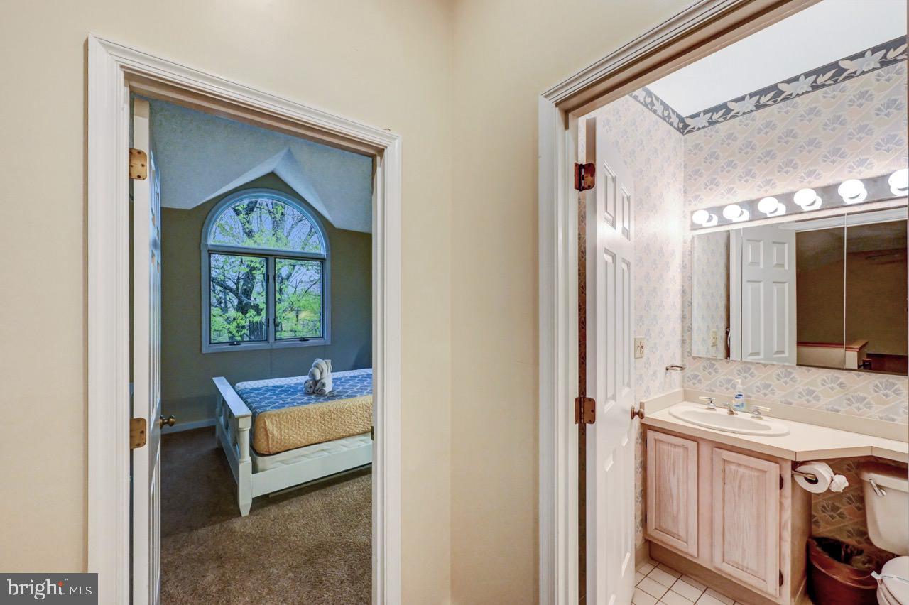 LAUREL WOODS - Residential