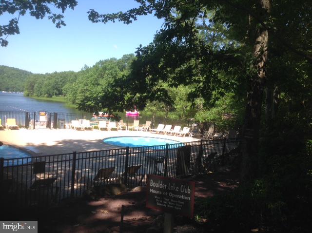 LAUREL WOODS - Residential