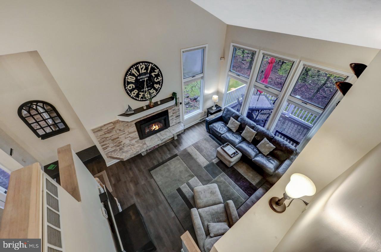 LAUREL WOODS - Residential