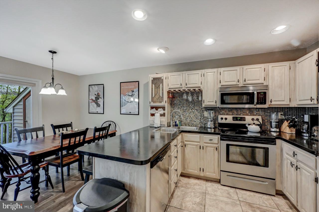 LAUREL WOODS - Residential