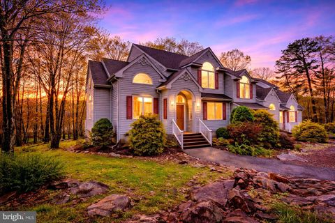 52 LAURELWOODS DRIVE LAKE HARMONY PA 18624