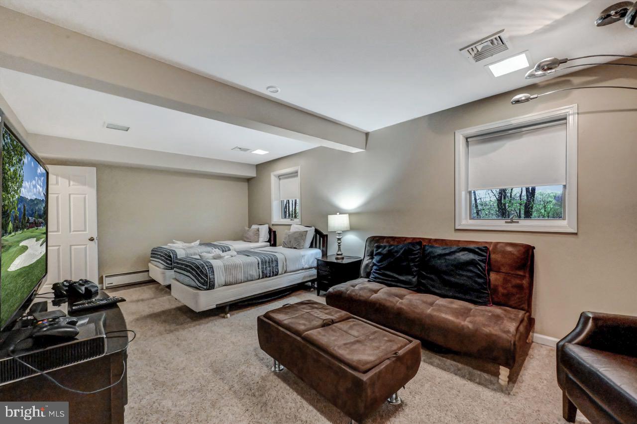 LAUREL WOODS - Residential