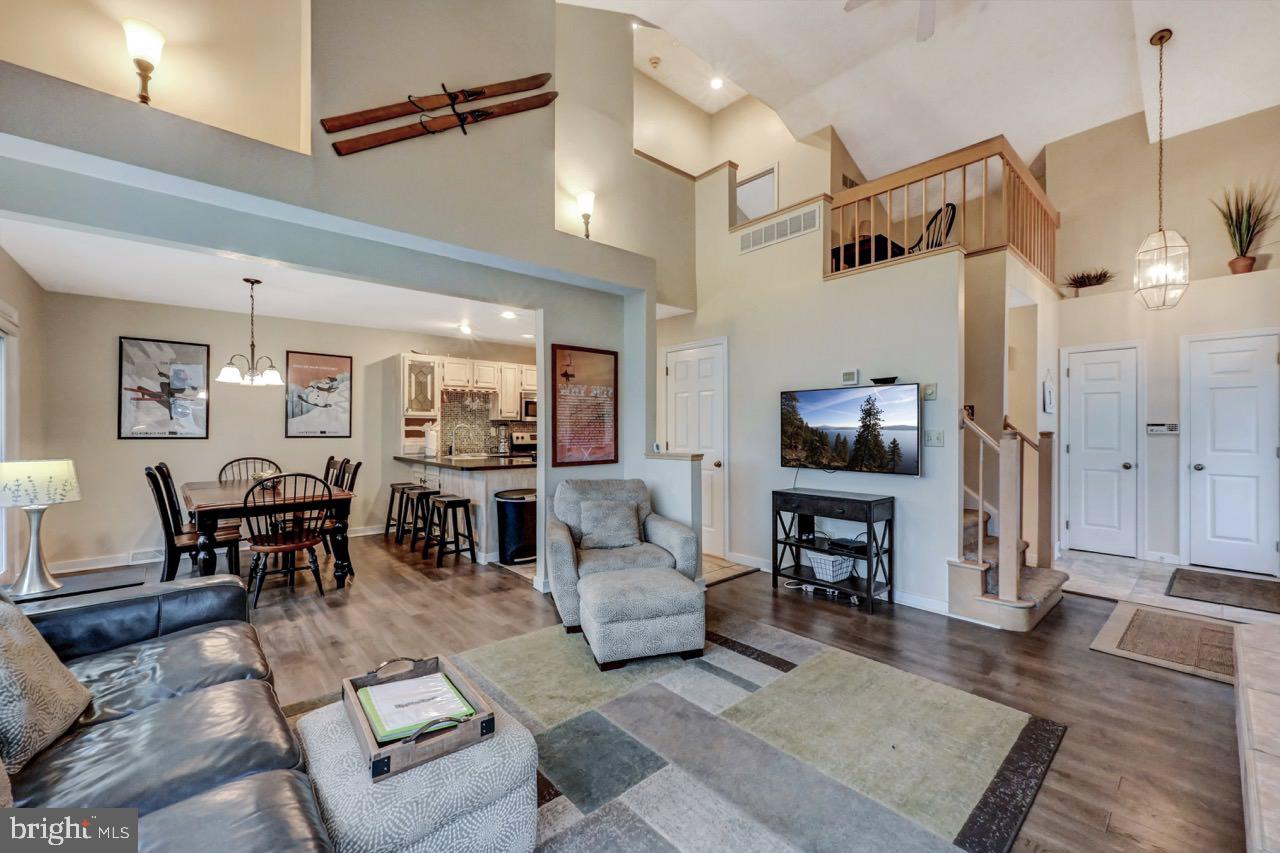 LAUREL WOODS - Residential