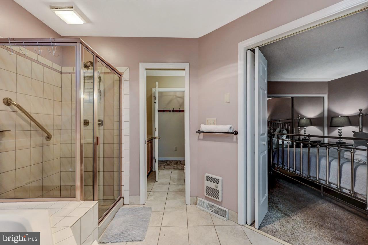 LAUREL WOODS - Residential