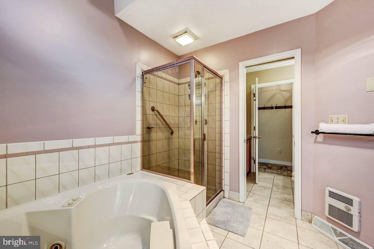 LAUREL WOODS - Residential