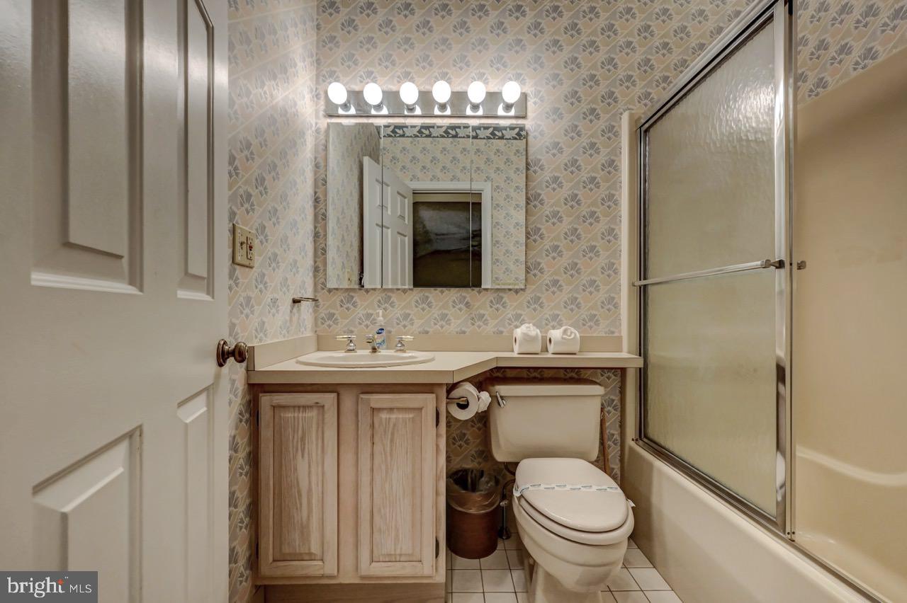 LAUREL WOODS - Residential