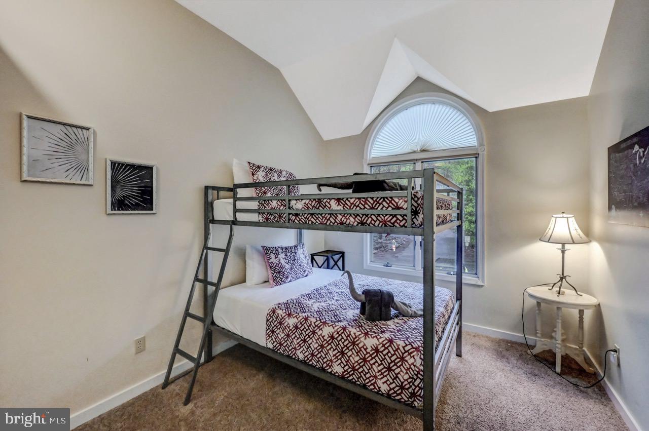 LAUREL WOODS - Residential