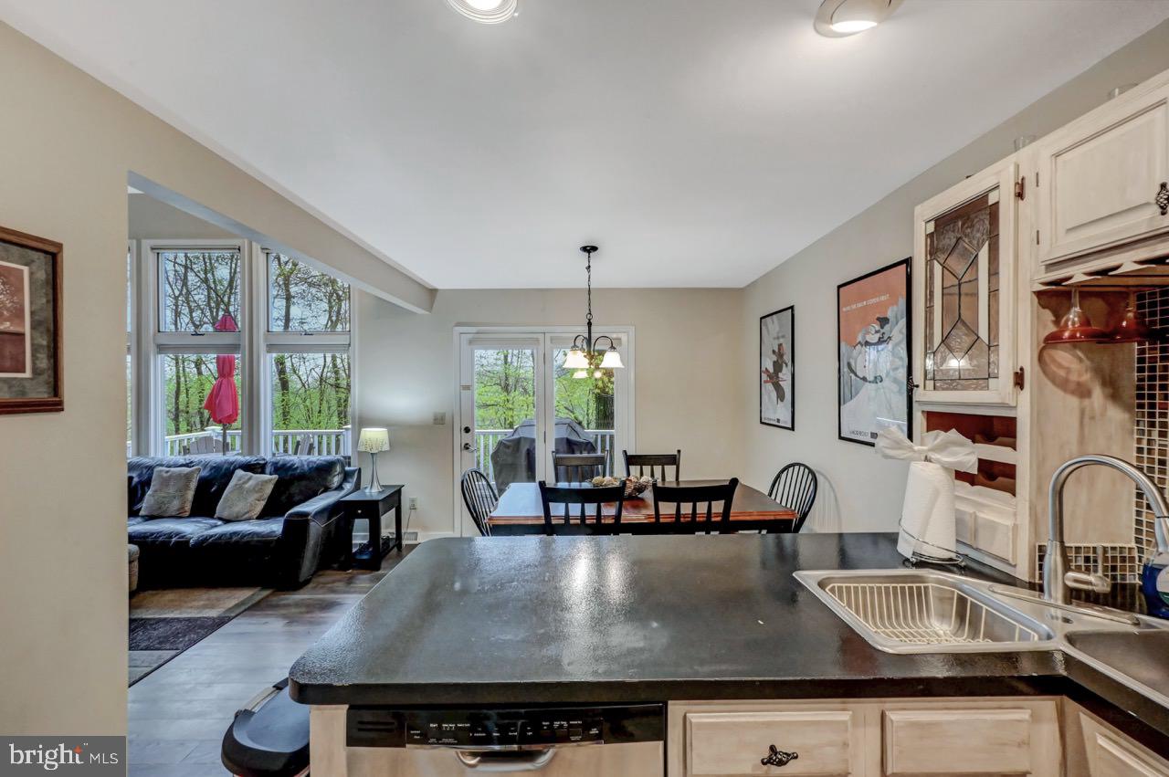 LAUREL WOODS - Residential