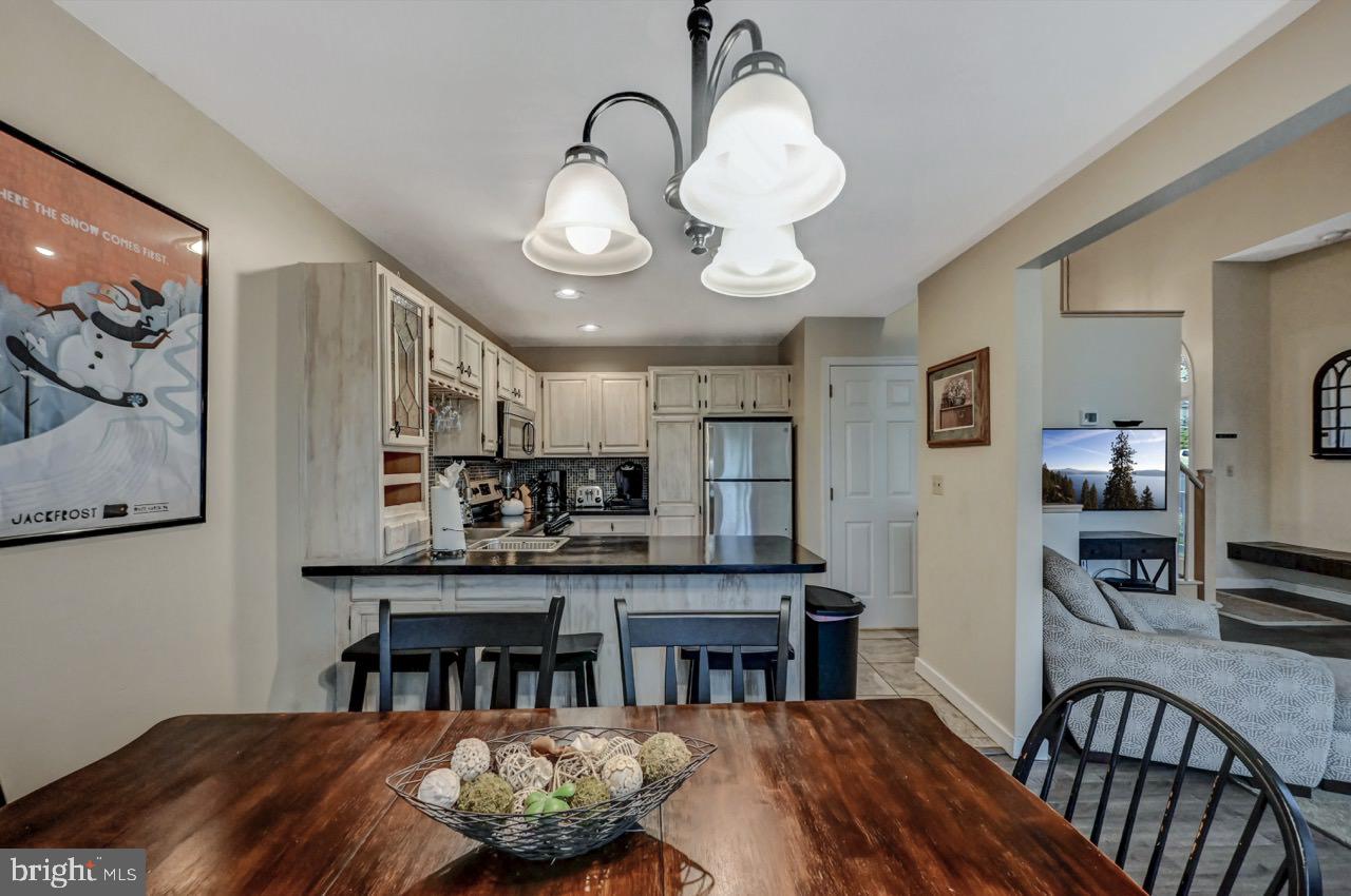 LAUREL WOODS - Residential