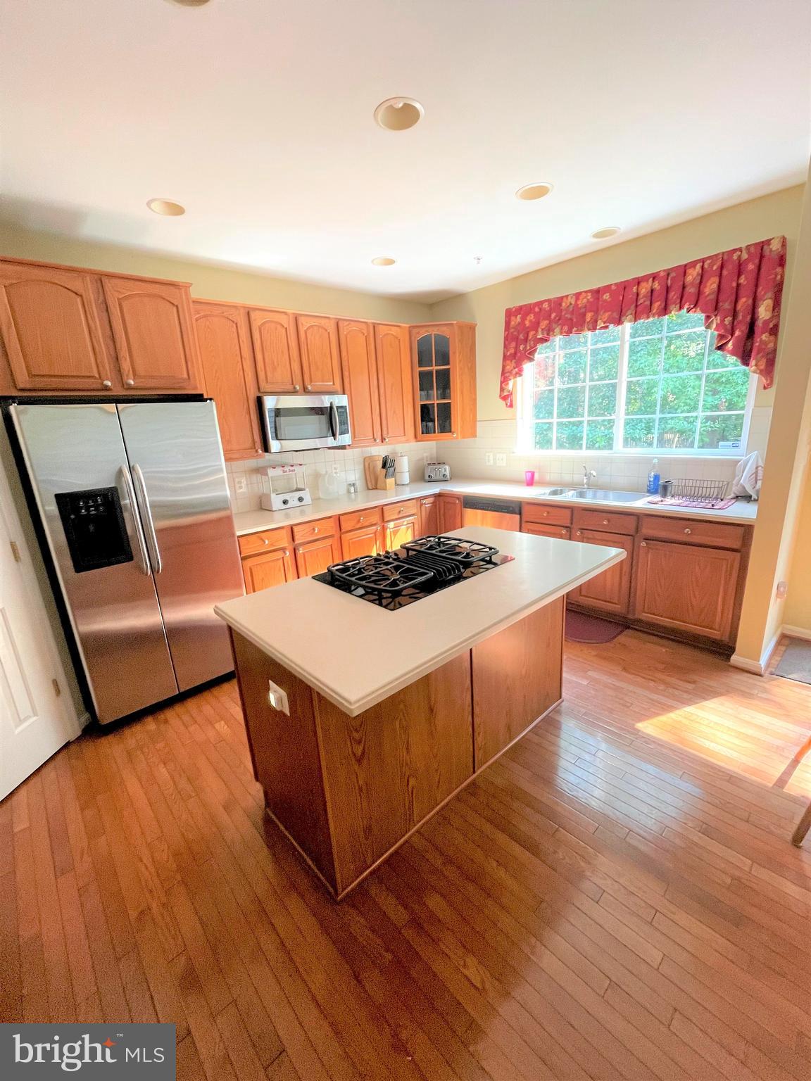 TANTALLON SQUARE - Residential