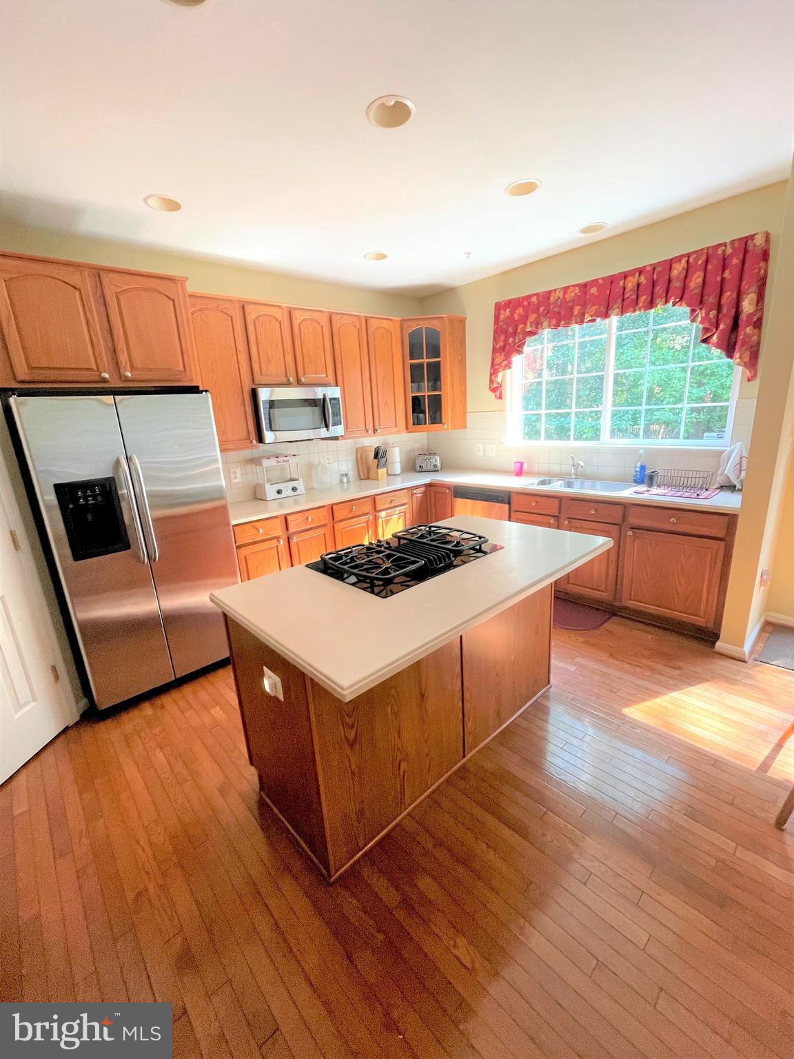 TANTALLON SQUARE - Residential