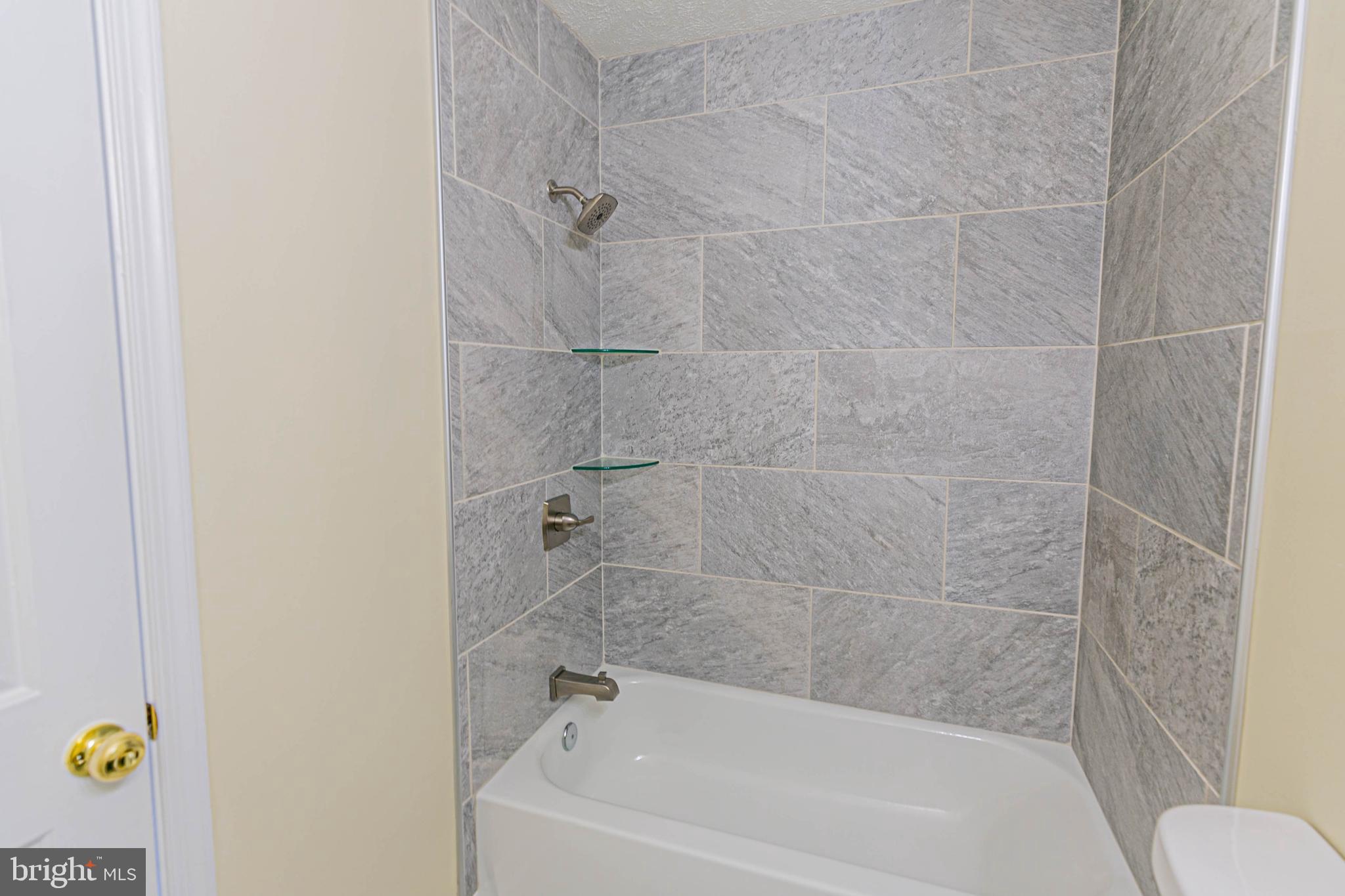 LAKE CAROLINE - Residential