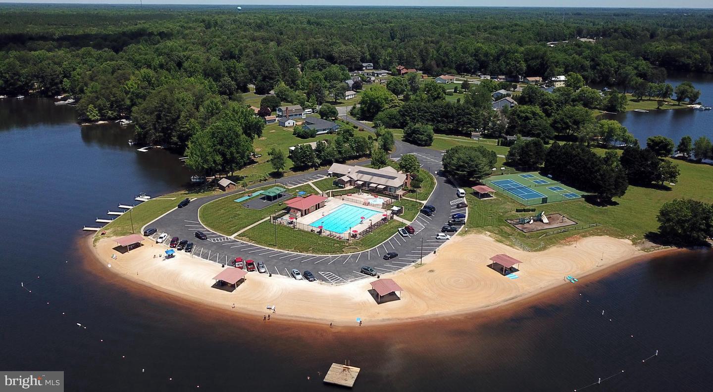 LAKE CAROLINE - Residential