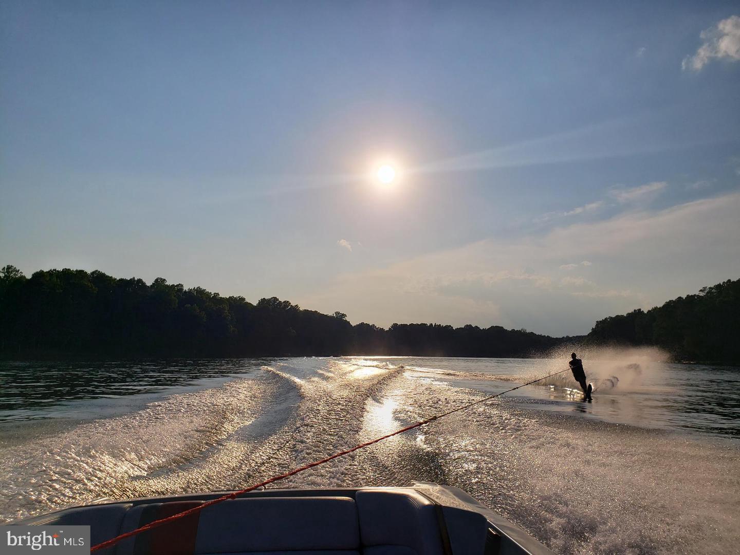 LAKE CAROLINE - Residential