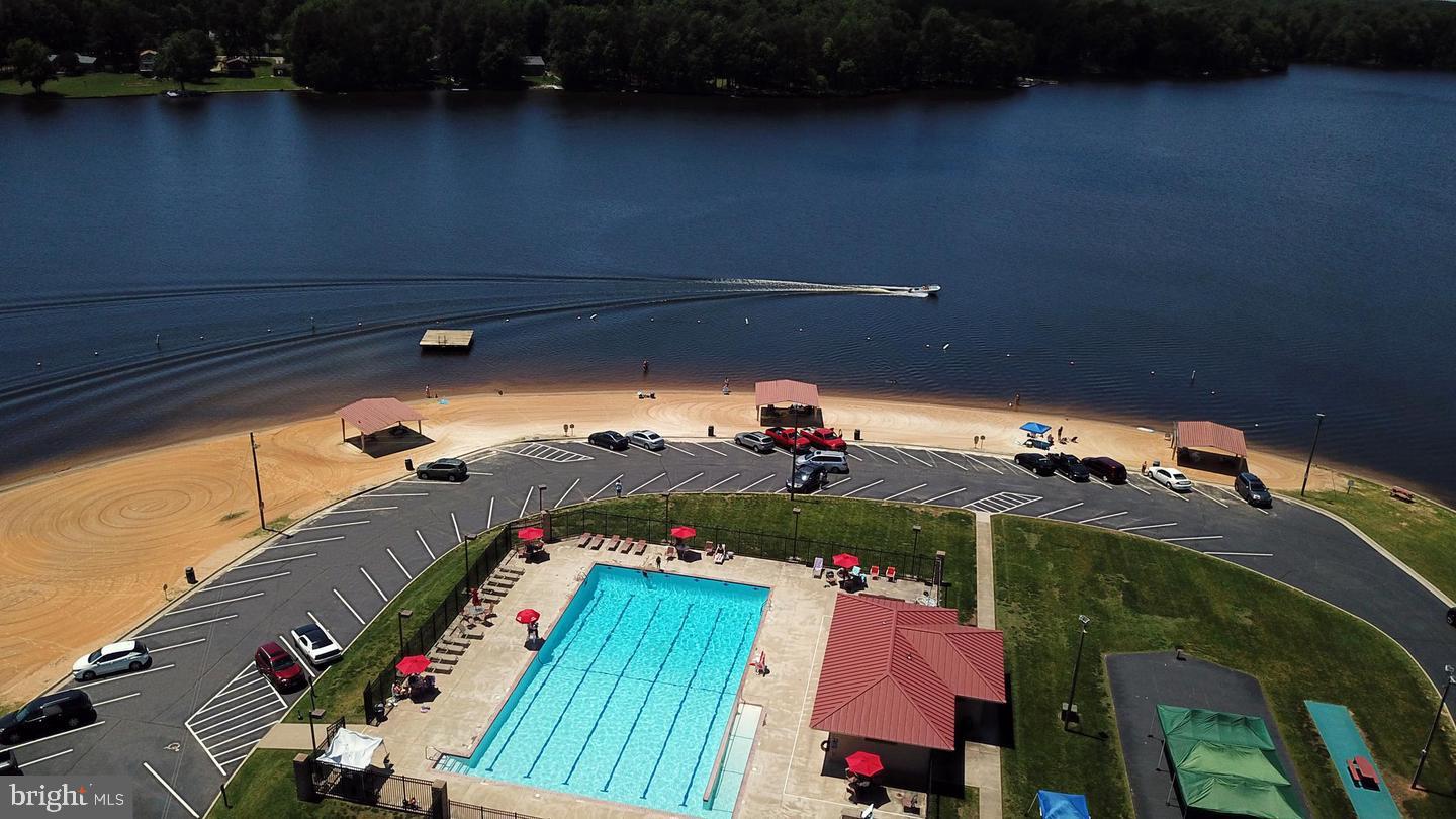 LAKE CAROLINE - Residential