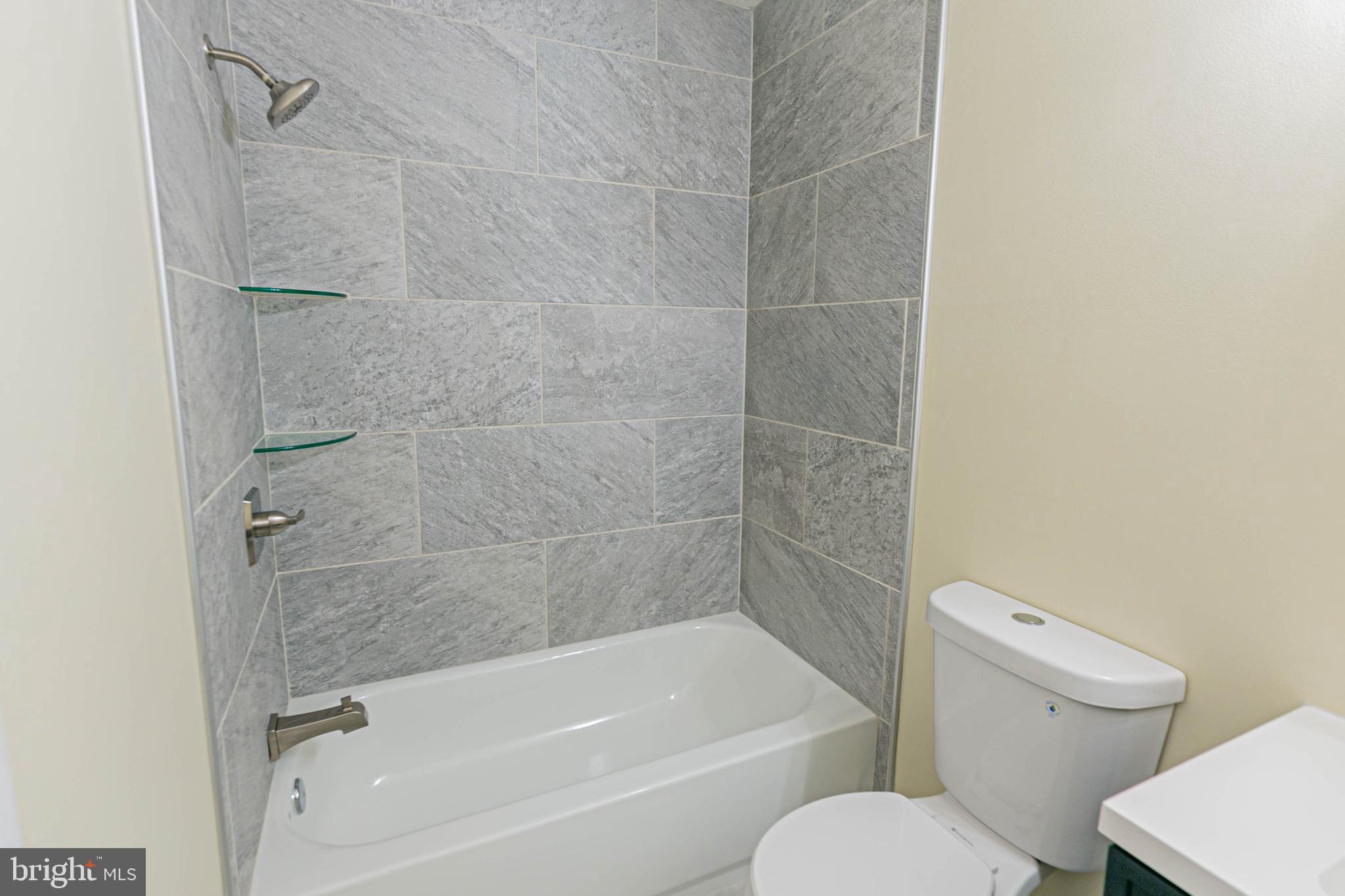 LAKE CAROLINE - Residential