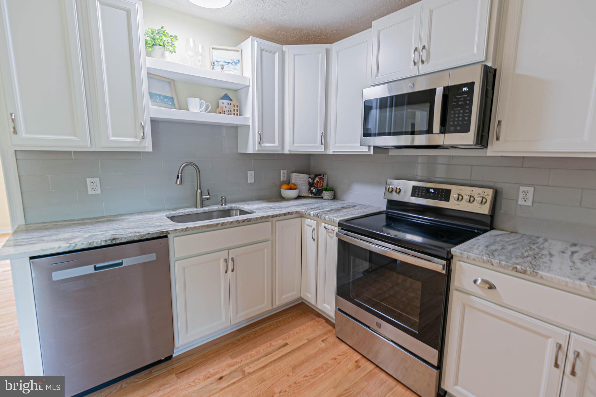 LAKE CAROLINE - Residential