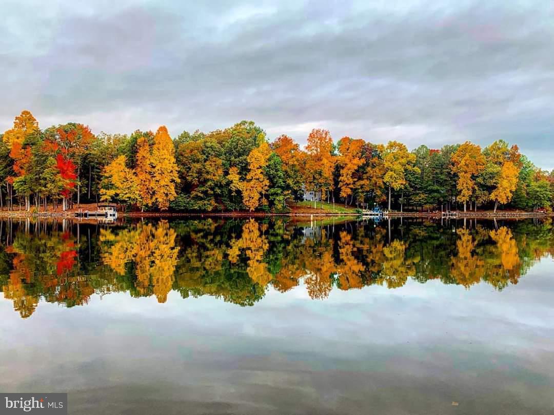 LAKE CAROLINE - Residential