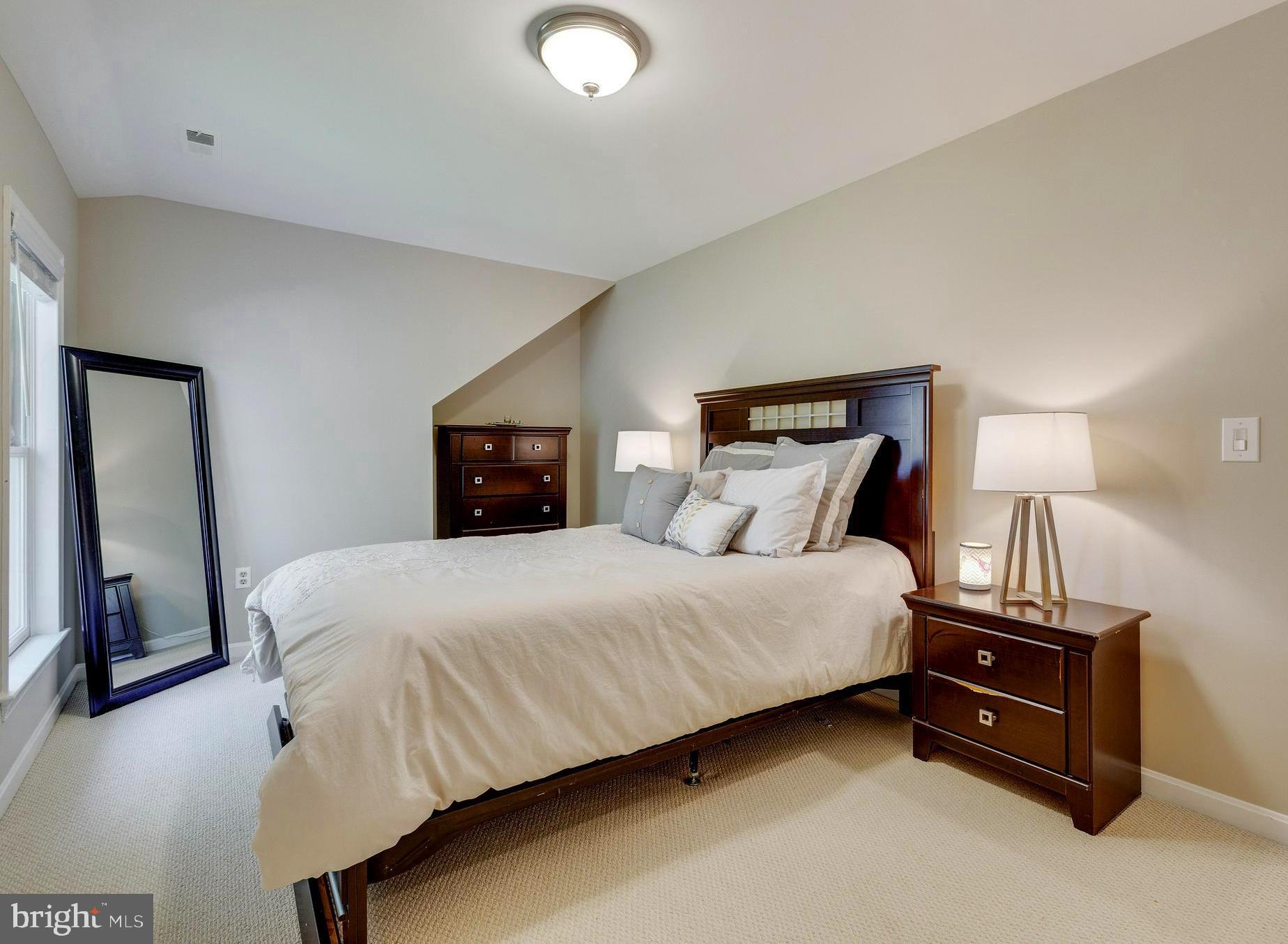 REDLAND KNOLLS - Residential